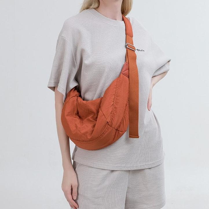 MOJOTO Zomer Nieuwe Damestas Grote Capaciteit Casual Nylon Crossbody Tas Knoedeltas Hoogwaardige Effen Kleur Schoudertas zwart