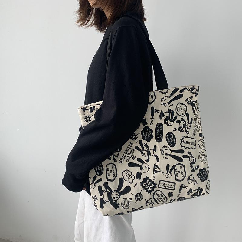 CANVAUS Grote capaciteit tas nieuwe tij mode netto rode beer graffiti canvas tas dames schoudertas draagtas boodschappentas 1