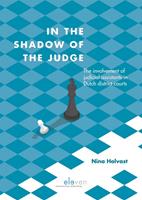 In the shadow of the judge - Nina Leonie Holvast - ebook