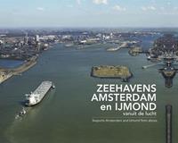 Zeehavens Amsterdam en IJmond vanuit de lucht - Izak van Maldegem