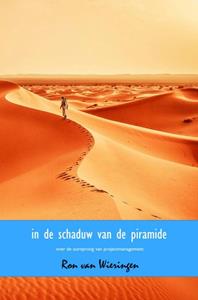 Ron van Wieringen In de schaduw van de piramide -   (ISBN: 9789402156393)
