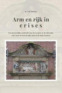 T.M. Hofman Arm en rijk in crises -   (ISBN: 9789083084800)