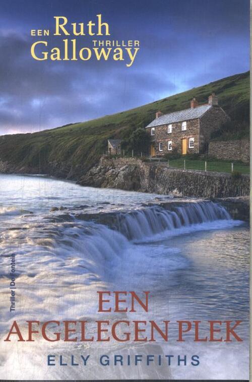 Elly Griffiths Een afgelegen plek -   (ISBN: 9789026174872)