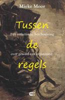 Mieke Moor Tussen de regels -  (ISBN: 9789086840793)