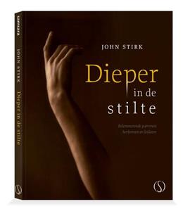 John Stirk Dieper in de stilte -  (ISBN: 9789493228979)