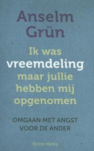 Anselm Grün Ik was vreemdeling maar jullie hebben mij opgenomen -   (ISBN: 9789089722300)