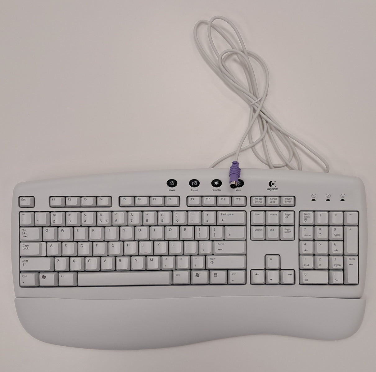 Logitech Deluxe Plus PS/2 toetsenbord met apart numeriek gedeelte