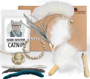Kater Kasimir Deluxe Set mit 9 beliebten Katzenspielzeugen aus Naturmaterial und handgemachtem CATDAD Armband