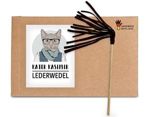 Kater Kasimir handgemachter Premium Lederwedel für Katzen aus Rindsleder