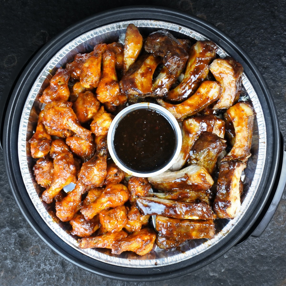 The Butchery Partypan spareribs&kipdrummets