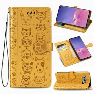 huismerk Voor Galaxy S10E Cute Cat en Dog Embossed Horizontale Flip Lederen Case met Bracket / Card Slot / Wallet / Lanyard(Geel)