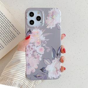 huismerk Voor iPhone 12 Laser Patroon Soft TPU Beschermhoes (Grijze Achtergrond Roze Bloem)