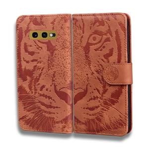 huismerk Voor Samsung Galaxy S10e Tiger Embossing Pattern Horizontale Flip Lederen Case met Holder & Card Slots & Wallet(Brown)