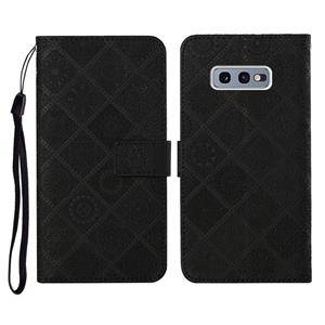 huismerk Voor Samsung Galaxy S10e etnische stijl reliëf patroon horizontale flip lederen hoesje met houder & kaart slots & portemonnee & lanyard (zwart)