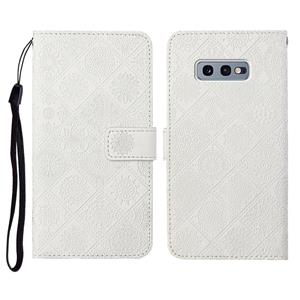 huismerk Voor Samsung Galaxy S10e Ethnic Style Embossed Pattern Horizontale Flip Lederen Case met Holder & Card Slots & Wallet & Lanyard(Wit)