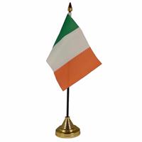 Bellatio Ierland tafelvlaggetje 10 x 15 cm met standaard