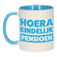Shoppartners Pensioen mok / beker blauw Hoera eindelijk met pensioen 300 ml Blauw