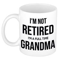 Bellatio Im not retired im a full time grandma pensioen mok / beker wit afscheidscadeau 300 ml - feest mokken