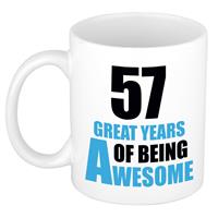 57 great years of being awesome cadeau mok / beker wit en blauw -