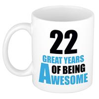 22 great years of being awesome cadeau mok / beker wit en blauw -