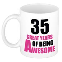 35 great years of being awesome cadeau mok / beker wit en roze -