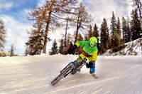 Jochen Schweizer Fatbike-Downhill auf Schnee am Hochwurzen