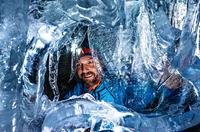 Jochen Schweizer Tour durch den Natureispalast im Hintertuxer Gletscher