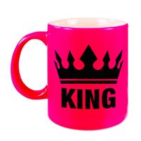 Bellatio Cadeau King mok/ beker fluor neon roze met zwarte bedrukking 300 ml -