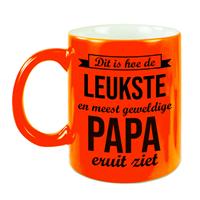 Bellatio Leukste en meest geweldige papa cadeau koffiemok / theebeker neon oranje 330 ml -
