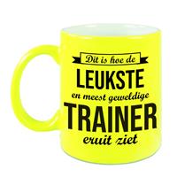 Bellatio Leukste en meest geweldige trainer cadeau koffiemok / theebeker neon geel 330 ml -