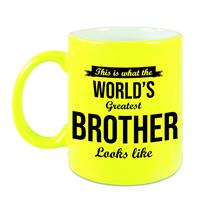 Bellatio Worlds Greatest Brother cadeau koffiemok / theebeker neon geel 330 ml -