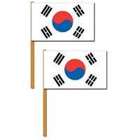 Set van 2x stuks luxe zwaaivlaggen Zuid Korea 30 x 45 cm op houten stokje -
