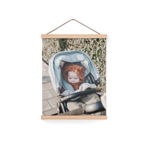 YourSurprise Gepersonaliseerde poster met houten posterhanger 30x40