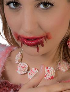 Mooie halsketting zombie verpleegster