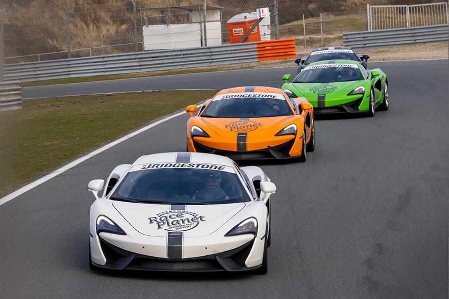 Belevenissen.nl Zelf rijden in een Ferrari, Lamborghini, McLaren en AMG - Hyper VIP Experience