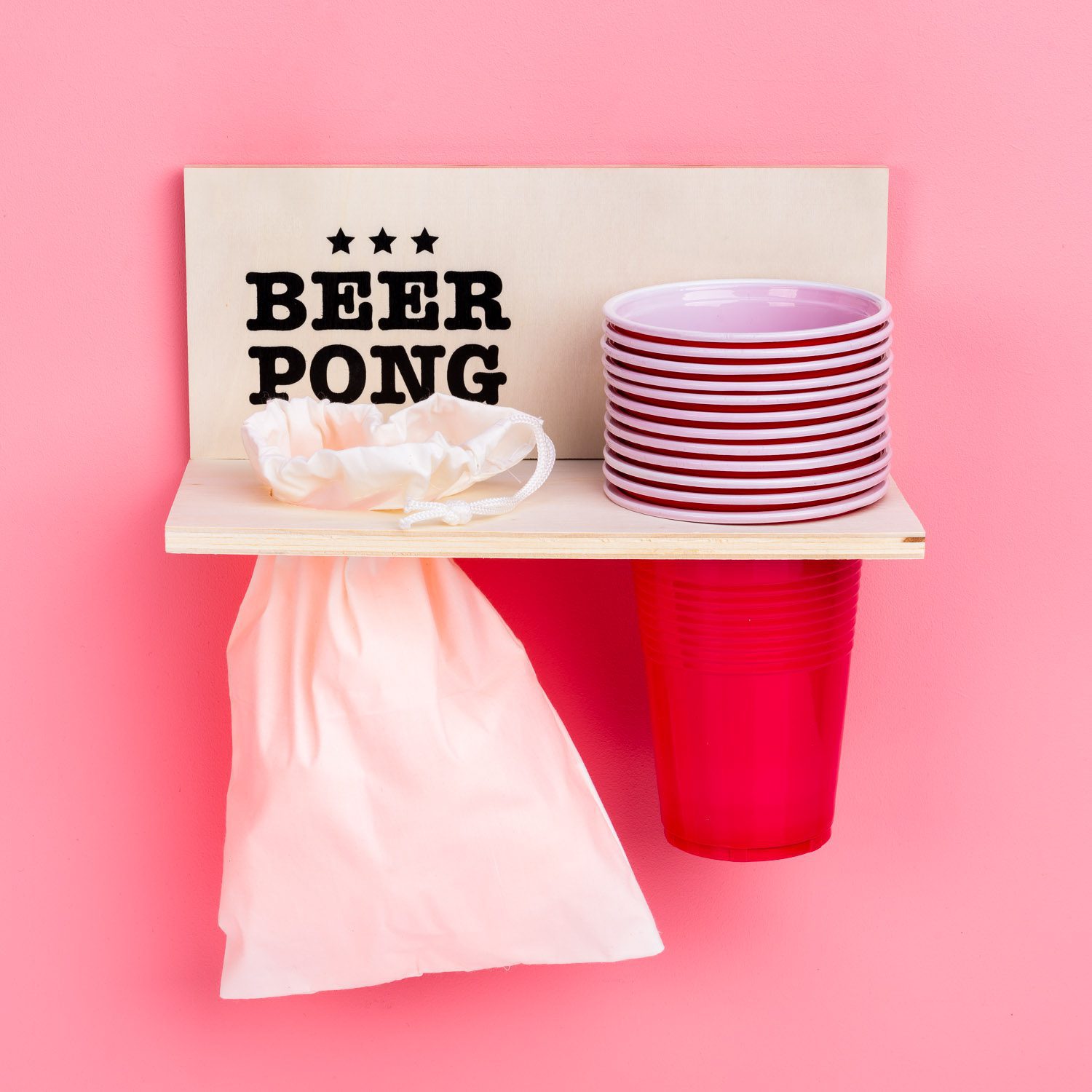 OOTB Beer pong muurplank met bekers en ballen
