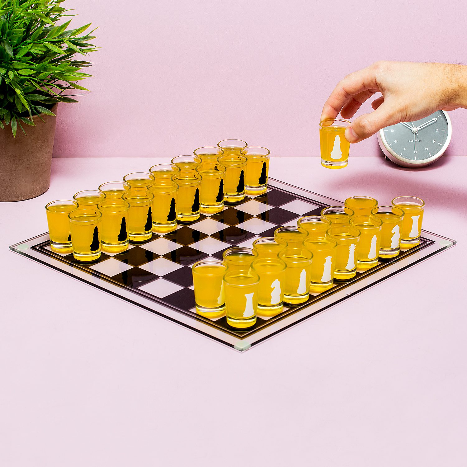 OOTB Schaak drankspel met shotglaasjes