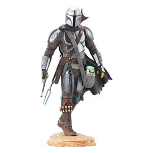 Gentle Giant Star Wars The Mandalorian with The Child