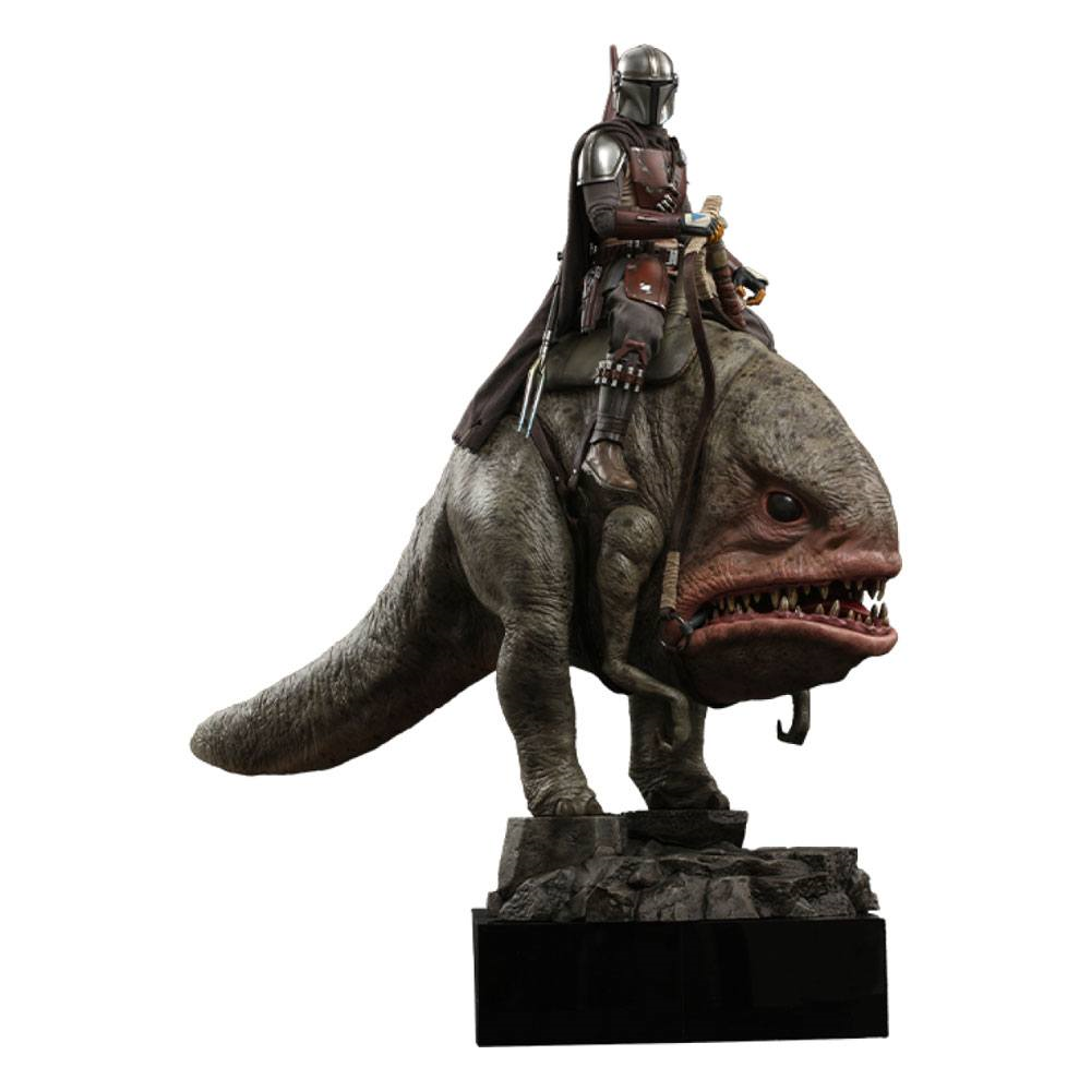 Hot Toys Star Wars the Mandalorian & Blurrg