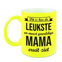 Dit Is Hoe De Leukste En Meest Geweldige Mama Eruitziet Cadeau Mok / Beker - Neon Geel - 330 Ml - Verjaardag / Moederdag