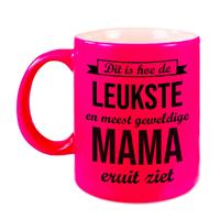 Dit Is Hoe De Leukste En Meest Geweldige Mama Eruitziet Cadeau Mok / Beker - Neon Roze - 330 Ml - Verjaardag / Moederdag