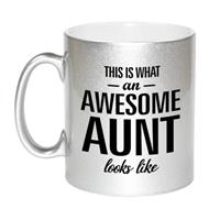 This Is What An Awesome Aunt Looks Like Cadeau Mok / Beker - Zilverkleurig - 330 Ml - Verjaardag - Kado Mok / Beker