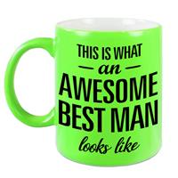 This Is What An Awesome Best Man Looks Like Tekst Cadeau Mok / Beker - Neon Groen - 330 Ml - Bruiloft Getuige Kado