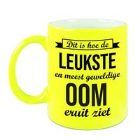 Dit Is Hoe De Leukste En Meest Geweldige Oom Eruitziet Cadeau Mok / Beker - Neon Geel - 330 Ml - Verjaardag / Bedankje