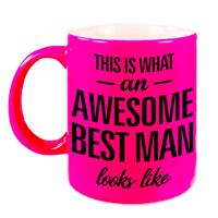 This Is What An Awesome Best Man Looks Like Tekst Cadeau Mok / Beker - Neon Roze - 330 Ml - Bruiloft Getuige Kado