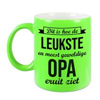 Dit Is Hoe De Leukste En Meest Geweldige Opa Eruitziet Cadeau Mok / Beker - Neon Groen - 330 Ml - Verjaardag / Bedankje