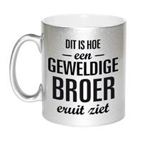 Dit Is Hoe Een Geweldige Broer Eruitziet Cadeau Koffiemok / Theebeker - Zilverkleurig - 330 Ml - Verjaardag / Bedankje