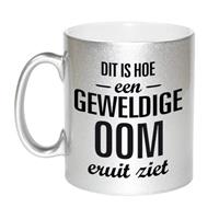 Dit Is Hoe Een Geweldige Oom Eruitziet Cadeau Koffiemok / Theebeker - Zilverkleurig - 330 Ml - Verjaardag / Bedankje