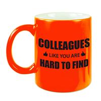 Personeel / Werknemer Cadeau Mok Neon Oranje/ Colleagues Like You Are Hard To Find - Collega Bedankt Cadeau