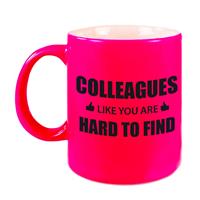 Personeel / Werknemer Cadeau Mok Neon Roze/ Colleagues Like You Are Hard To Find - Collega Bedankt Cadeau